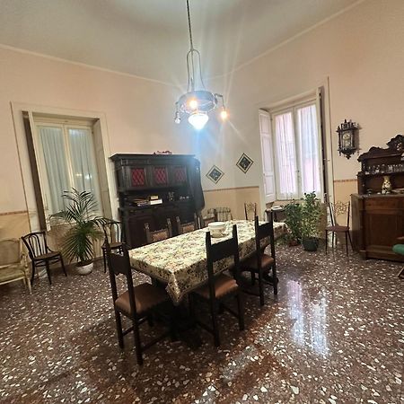 Da Zia Sisina - Dimora Storica Apartment Barile Bagian luar foto