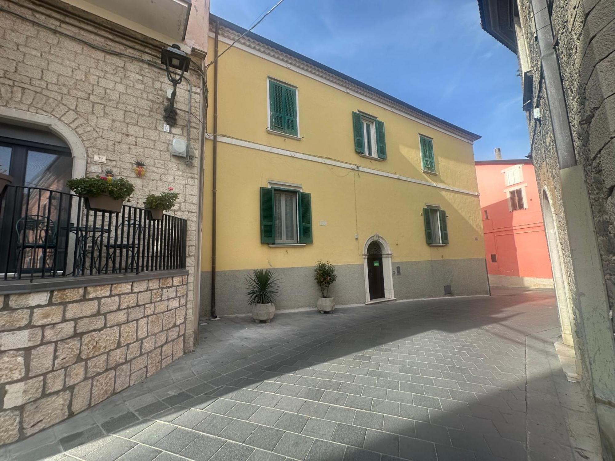 Da Zia Sisina - Dimora Storica Apartment Barile Bagian luar foto